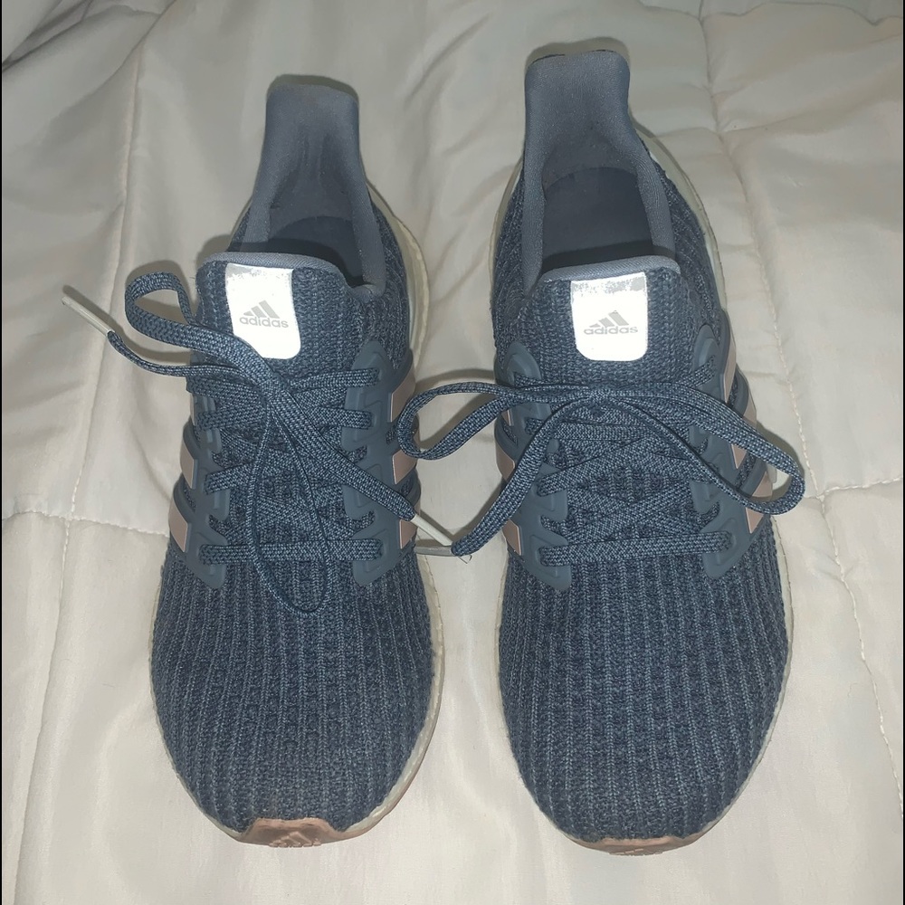 adiadas ultraboost tennis shoes